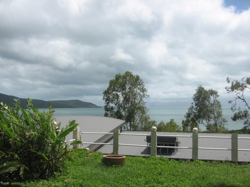 3/30 Macarthur Drive, Cannonvale QLD 4802