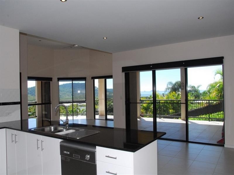 5 Whitehaven Crescent, Cannonvale QLD 4802