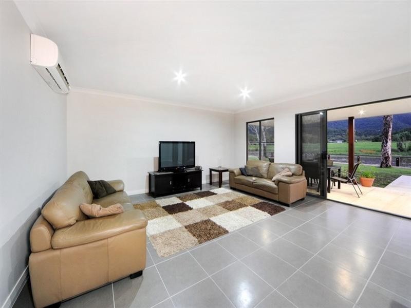 48 Abell Road, Cannonvale QLD 4802