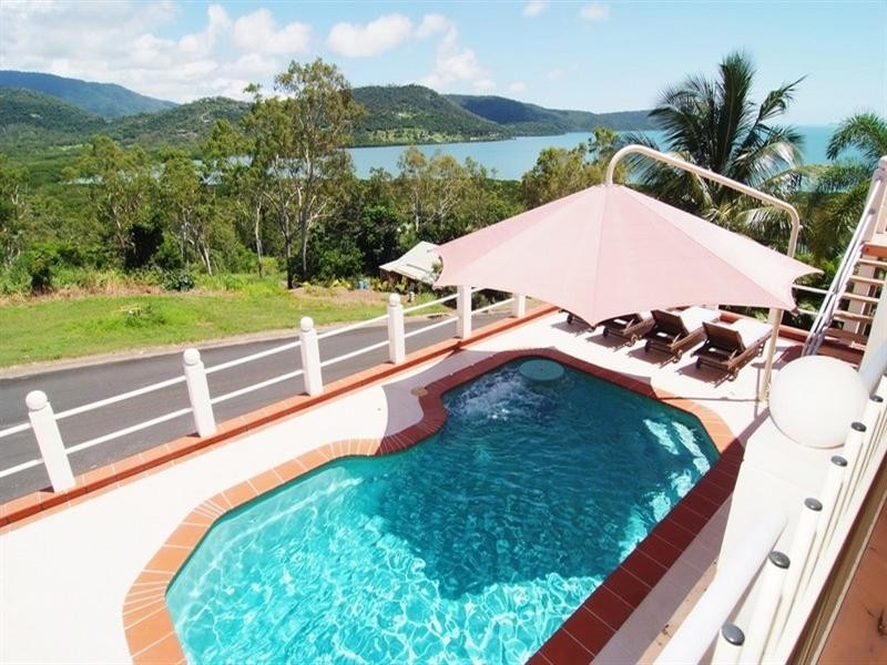 1/30 Macarthur Drive, Cannonvale QLD 4802