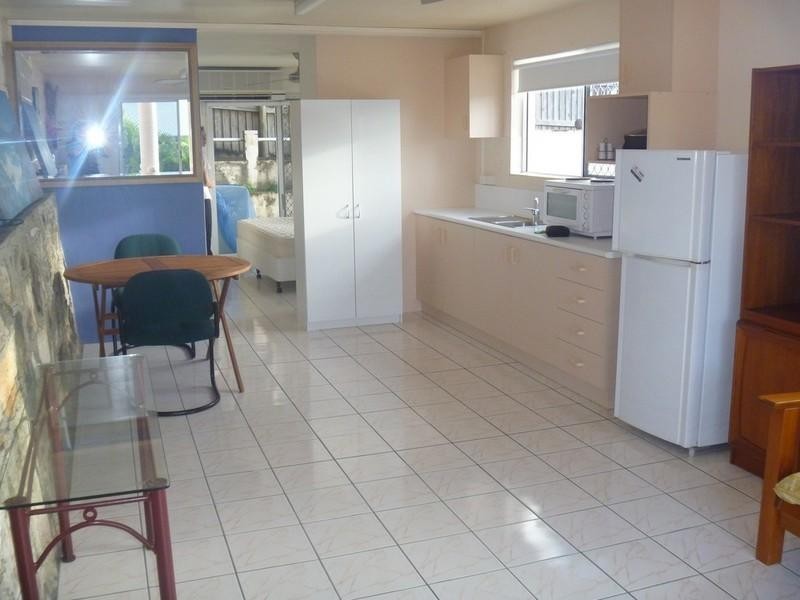 1/30 Macarthur Drive, Cannonvale QLD 4802