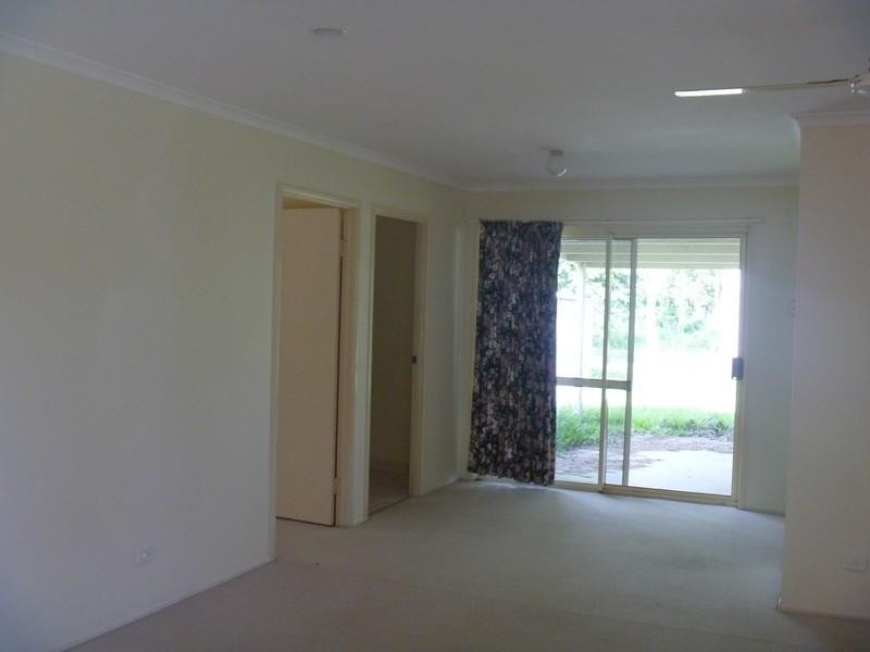 8 Solway Avenue, Cannonvale QLD 4802