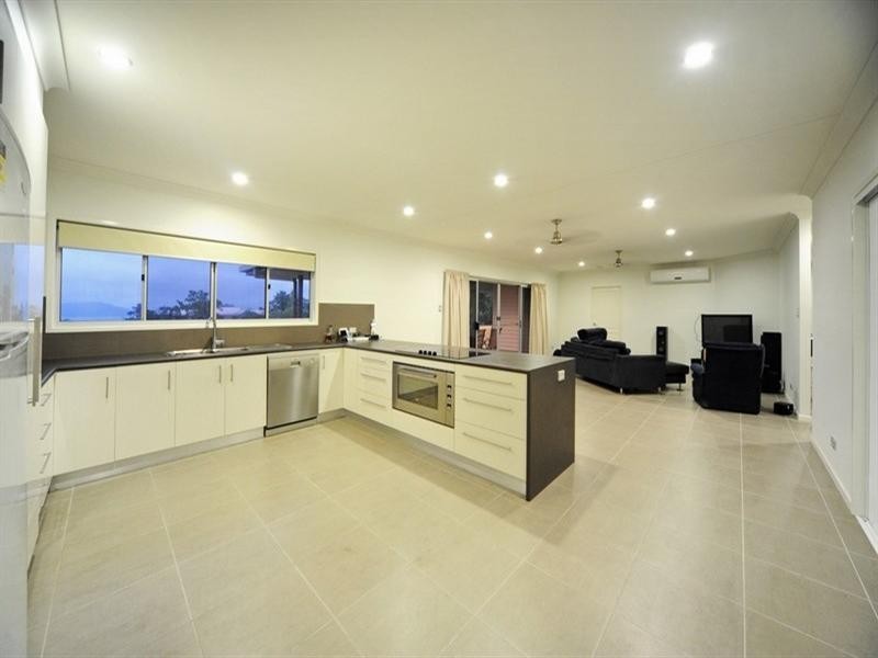60 Eshelby Drive, Cannonvale QLD 4802