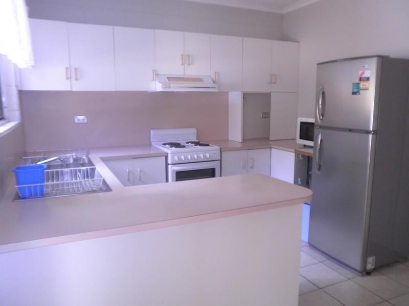 4/11 Island Drive, Cannonvale QLD 4802