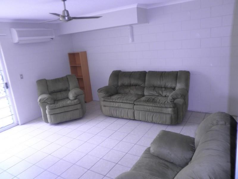 4/11 Island Drive, Cannonvale QLD 4802