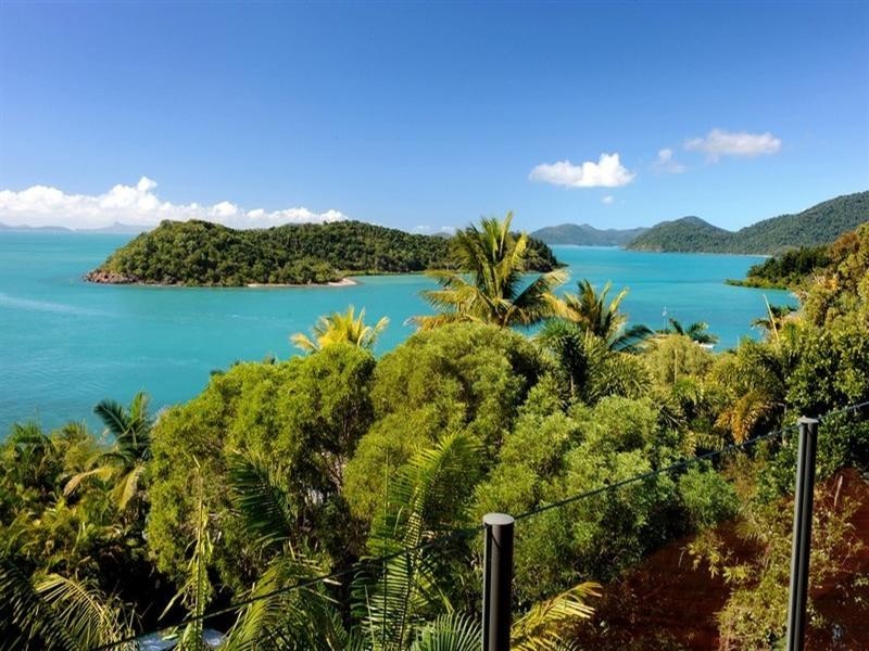 7 Shutehaven Close, Shute Harbour QLD 4802