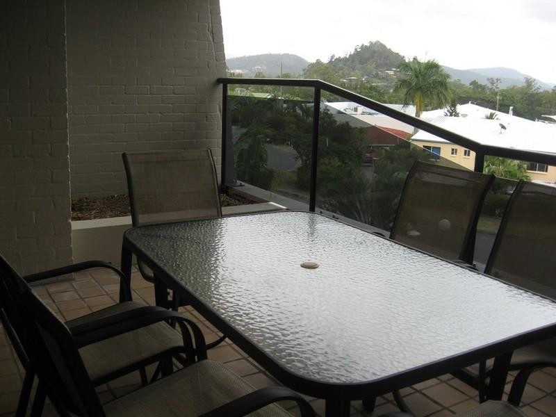 8/2 Eshelby Drive, Cannonvale QLD 4802