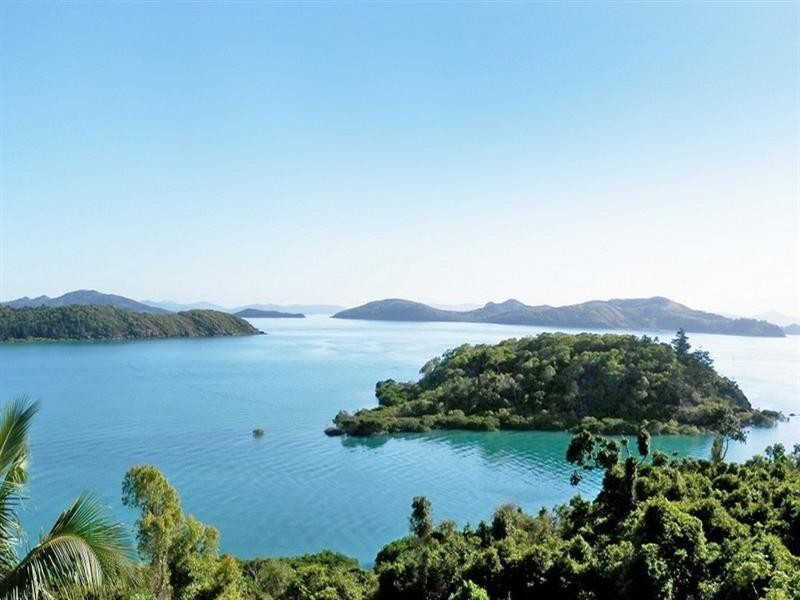 7 Warrain Street, Shute Harbour QLD 4802