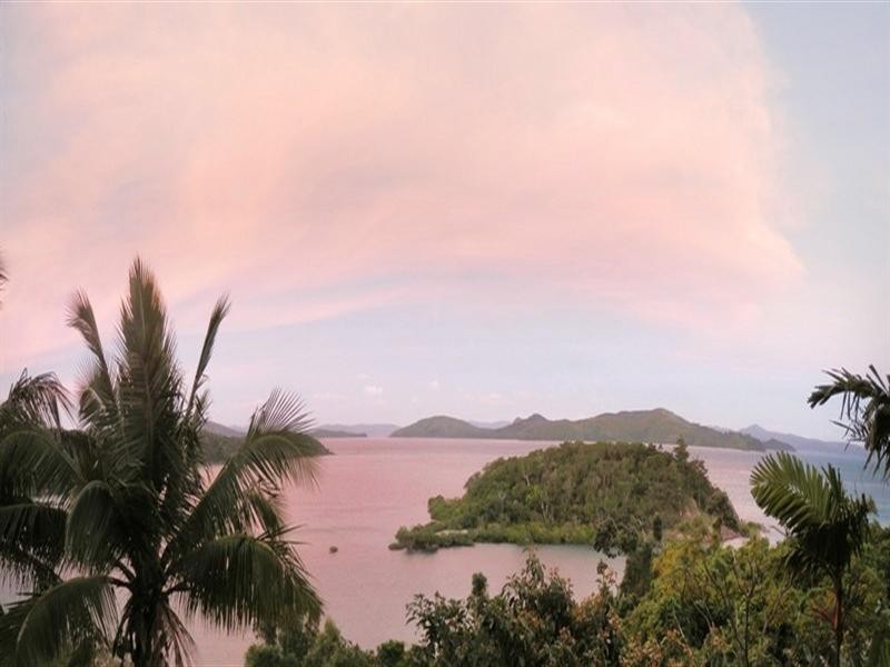 7 Warrain Street, Shute Harbour QLD 4802