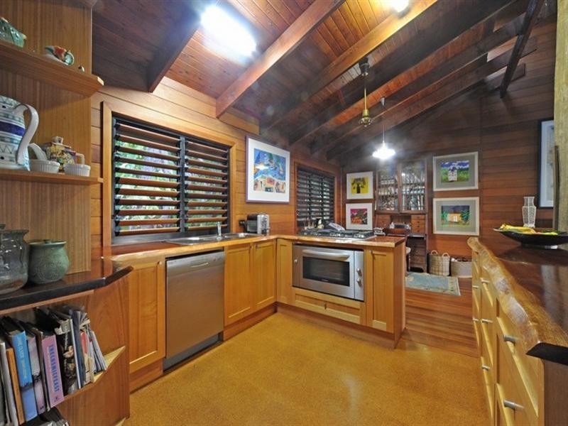 7 Warrain Street, Shute Harbour QLD 4802