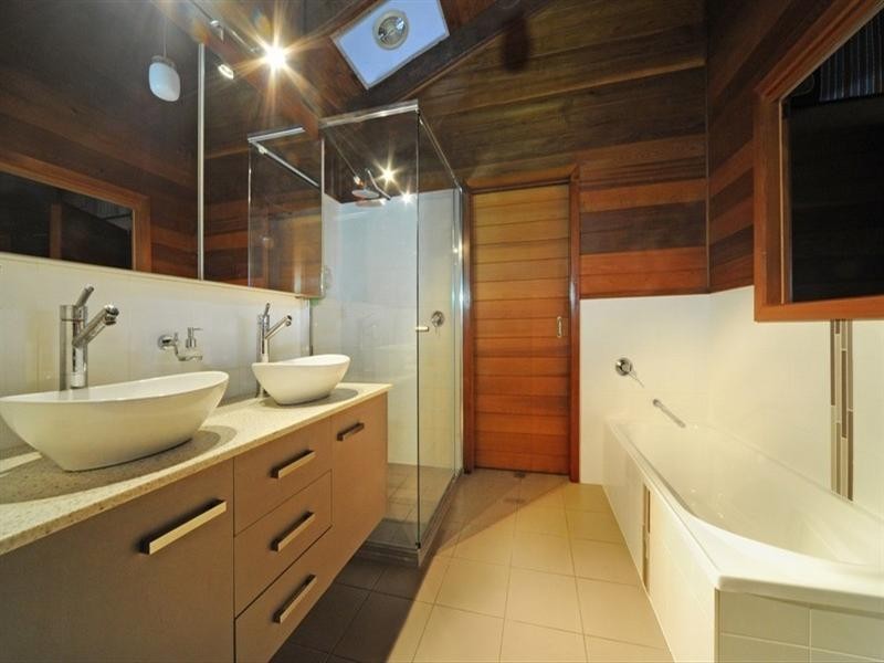 7 Warrain Street, Shute Harbour QLD 4802