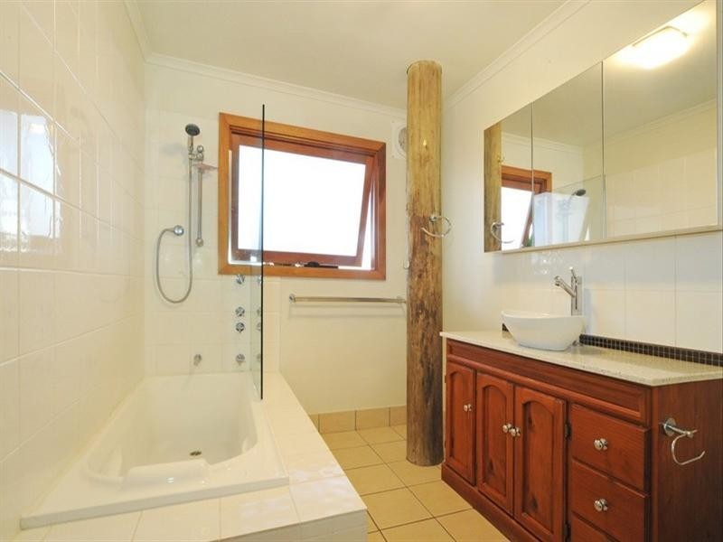 7 Warrain Street, Shute Harbour QLD 4802