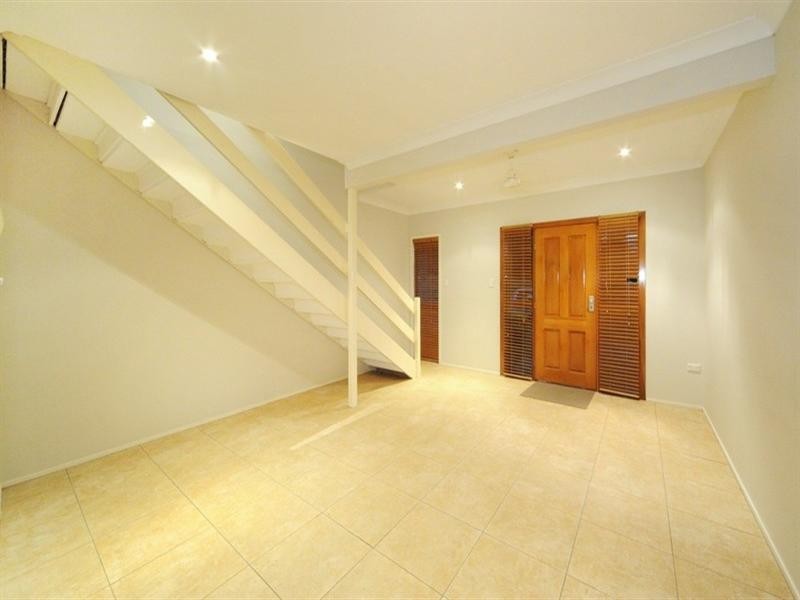 1/11 Tropic Road, Cannonvale QLD 4802