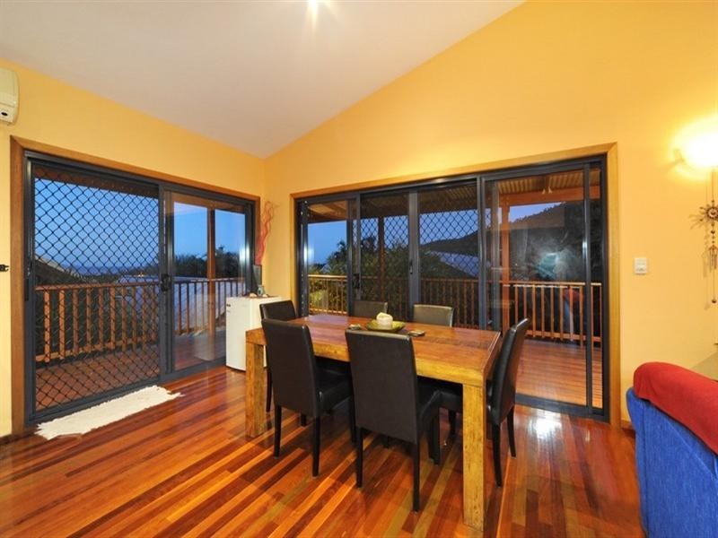 11 Hamilton Avenue, Cannonvale QLD 4802
