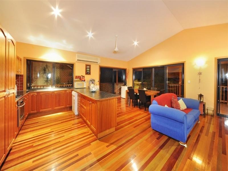 11 Hamilton Avenue, Cannonvale QLD 4802