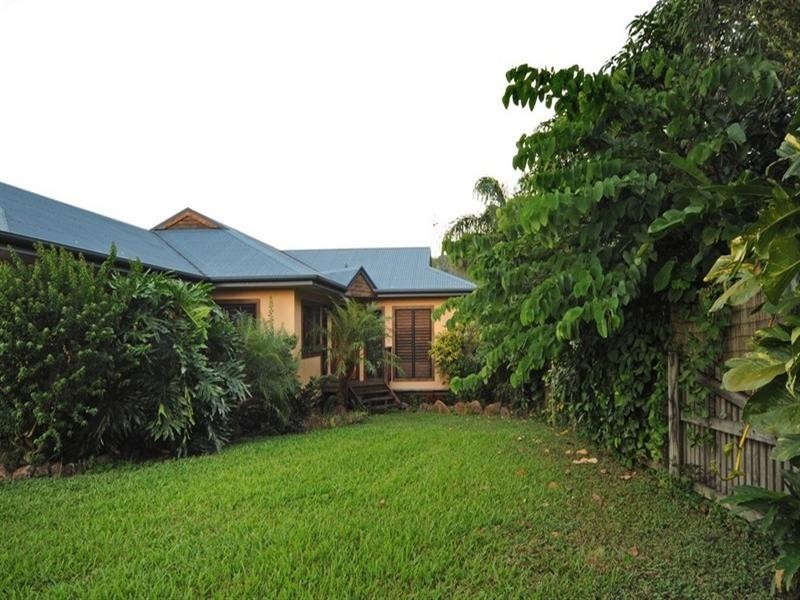 11 Hamilton Avenue, Cannonvale QLD 4802