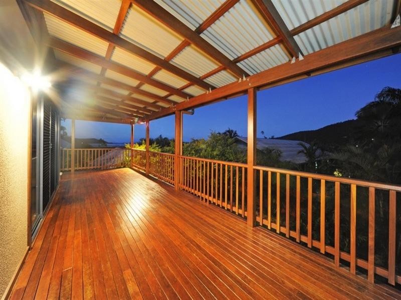 11 Hamilton Avenue, Cannonvale QLD 4802