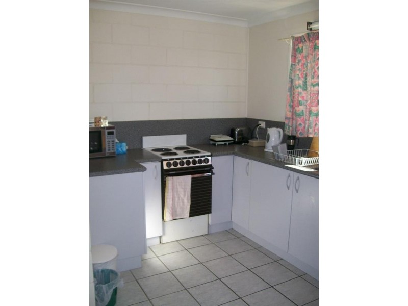 8/9 Salmon Street, Cannonvale QLD 4802