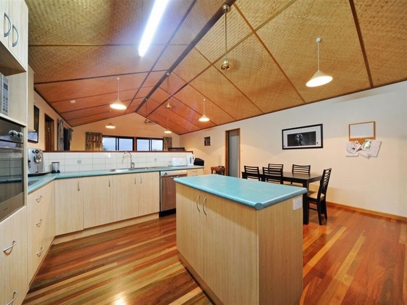 9 Country Road, Cannonvale QLD 4802