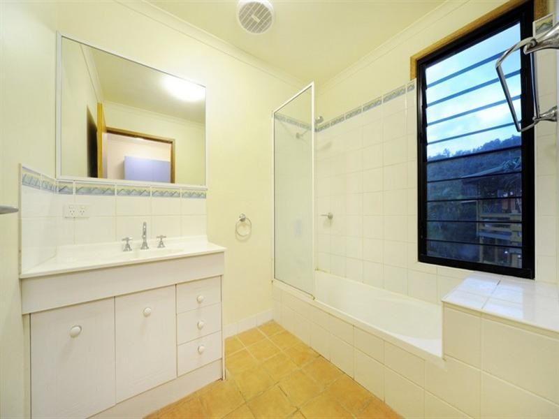 9 Country Road, Cannonvale QLD 4802