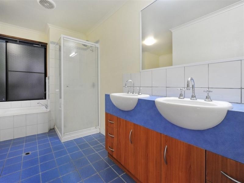 9 Country Road, Cannonvale QLD 4802