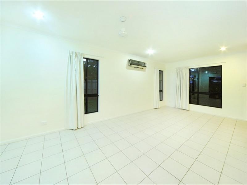 6/16 Beach Road, Cannonvale QLD 4802