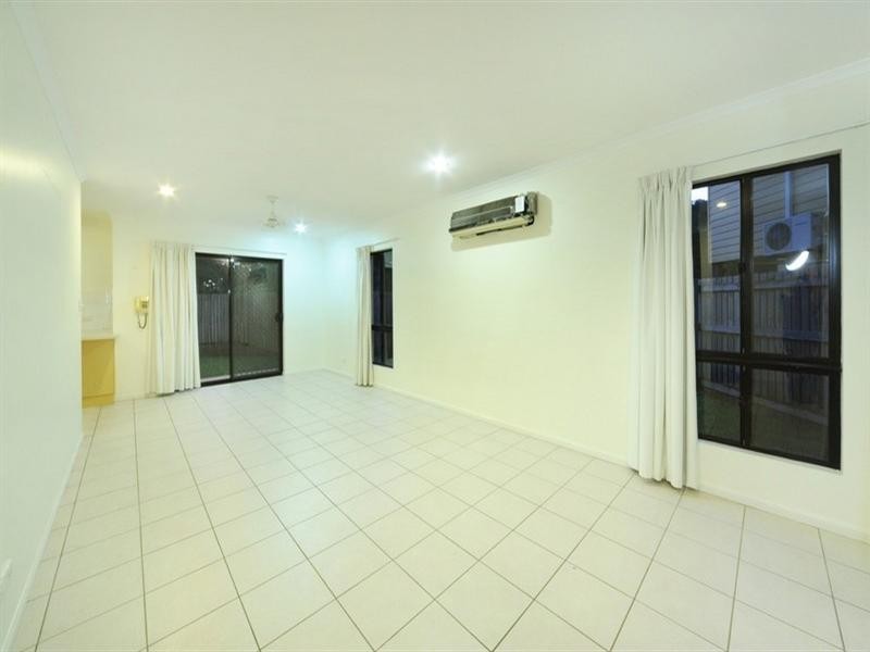 6/16 Beach Road, Cannonvale QLD 4802
