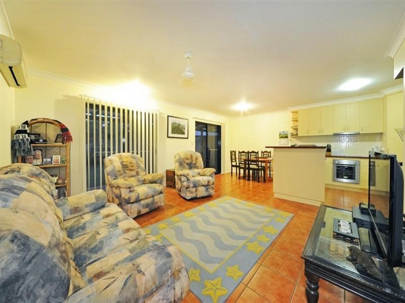 2/30 Banksia Court, Cannonvale QLD 4802