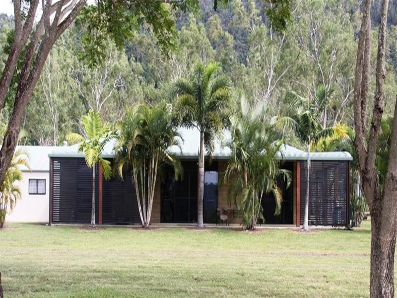 490 Sugarloaf Road, Sugarloaf QLD 4800