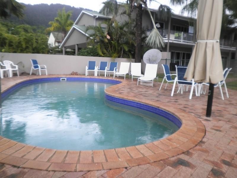 2a/10 Island Drive, Cannonvale QLD 4802