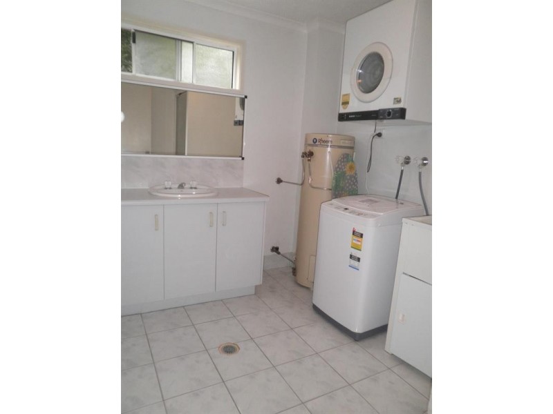 2a/10 Island Drive, Cannonvale QLD 4802