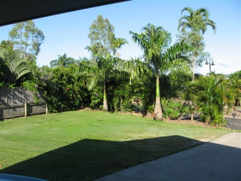 11 Hamilton Avenue, Cannonvale QLD 4802