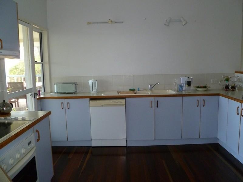 8 Alice Court, Cannonvale QLD 4802