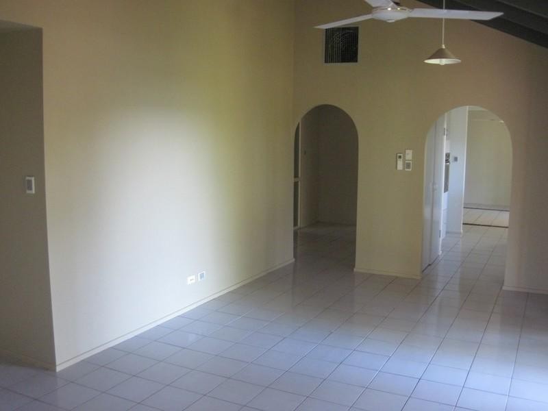 1 Alice Court, Cannonvale QLD 4802