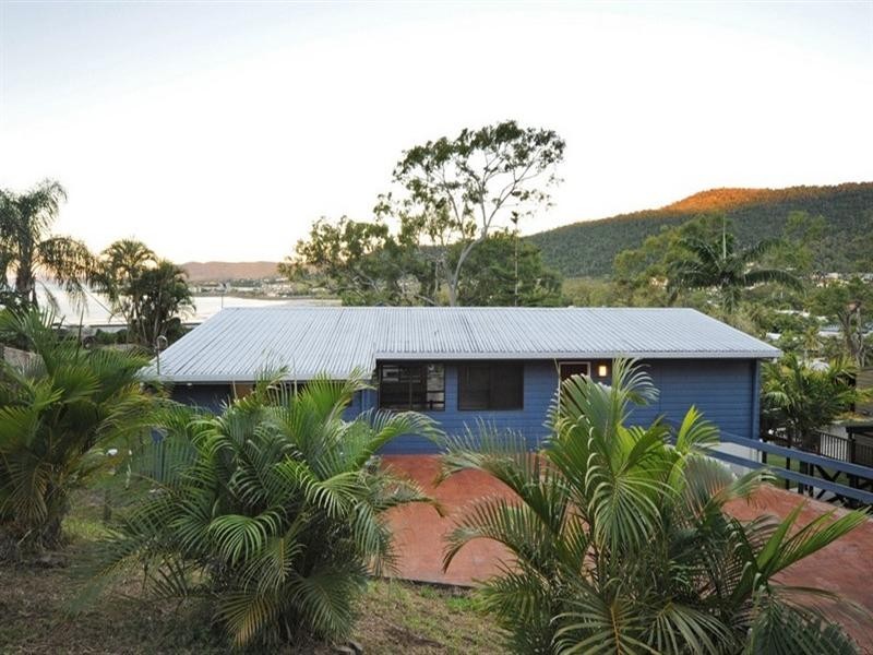 9 Stewart Drive, Cannonvale QLD 4802