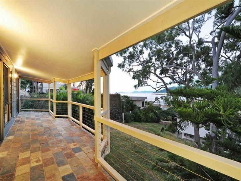 9 Stewart Drive, Cannonvale QLD 4802