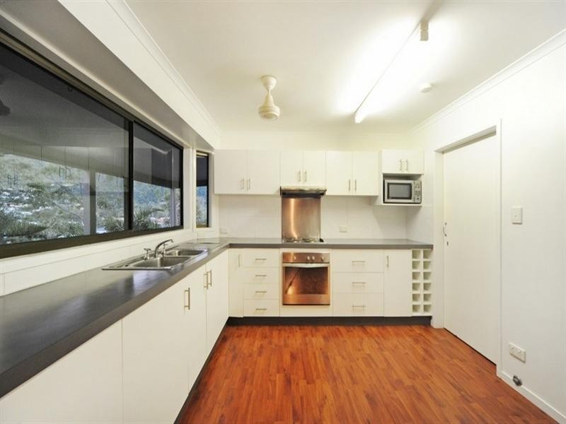 9 Stewart Drive, Cannonvale QLD 4802