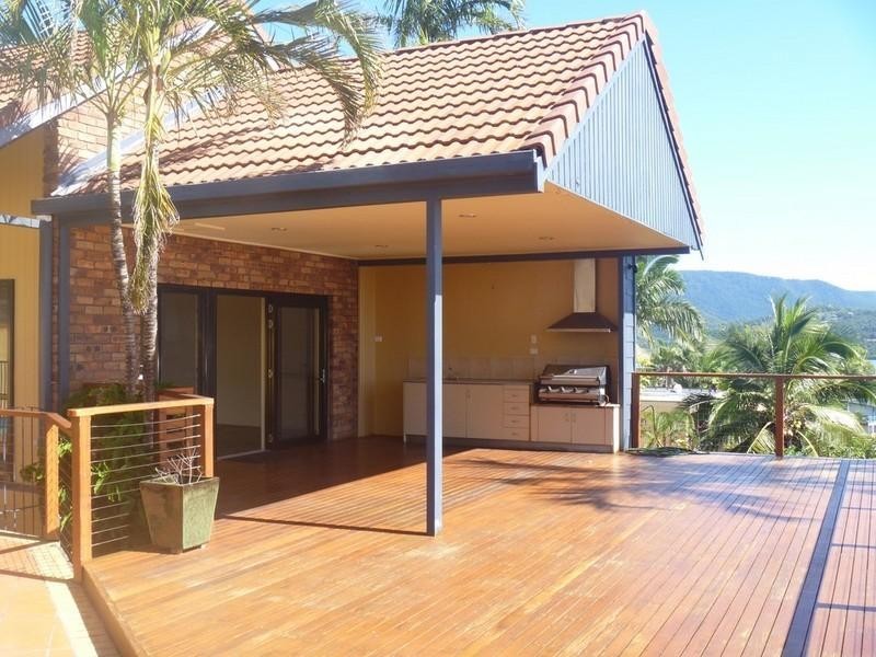 9 Illawong Street, Cannonvale QLD 4802