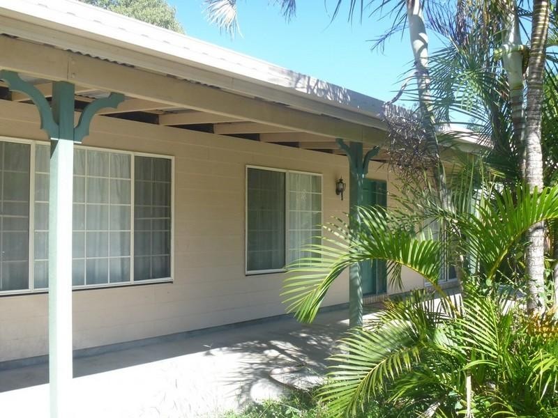 1 Hazelwood Crescent, Cannonvale QLD 4802