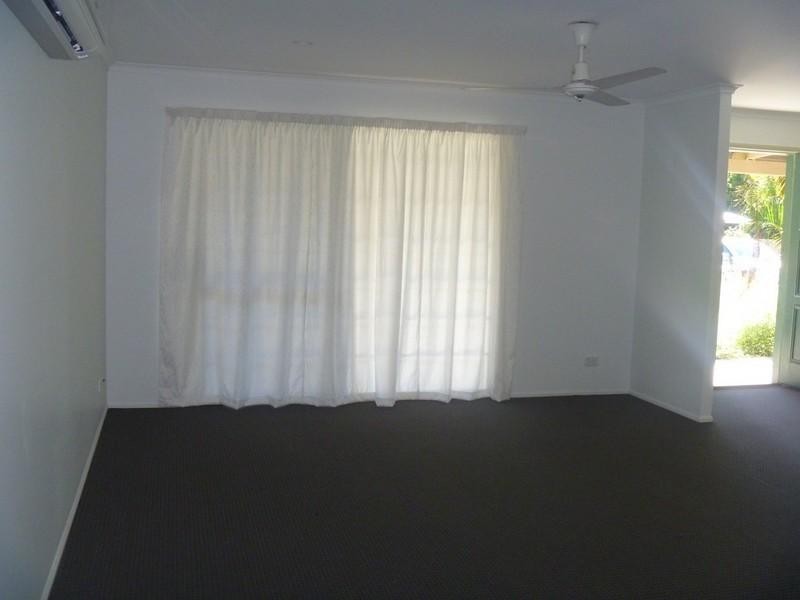 1 Hazelwood Crescent, Cannonvale QLD 4802