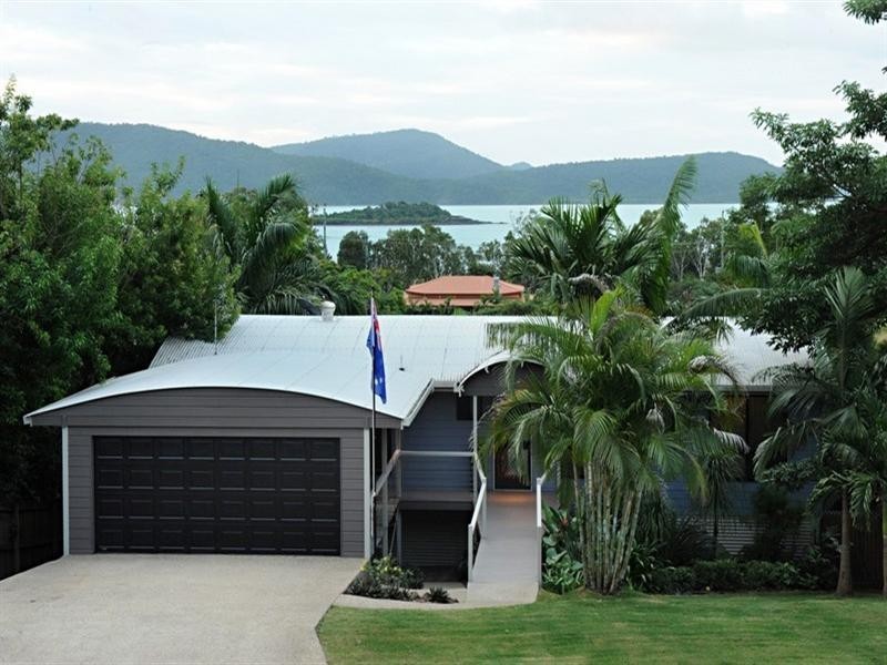 32 Jones Road, Cannonvale QLD 4802