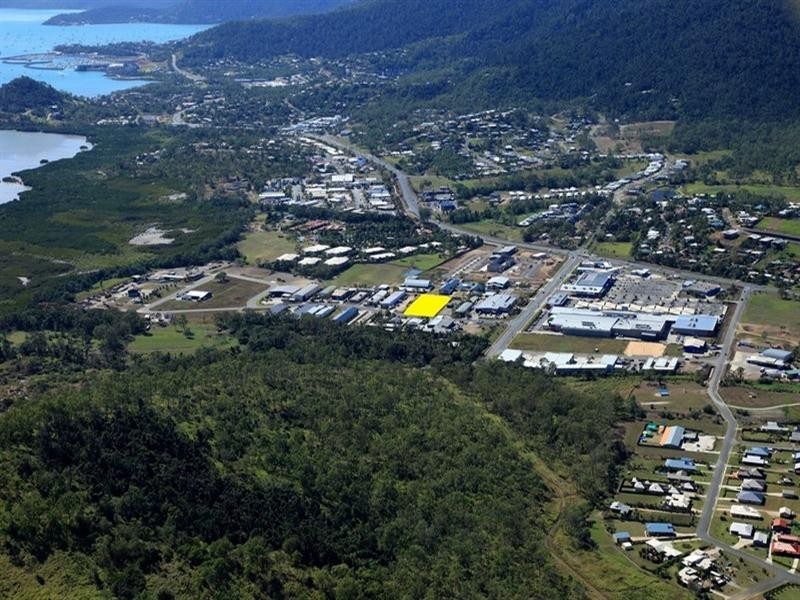 8 Carlo Drive, Cannonvale QLD 4802