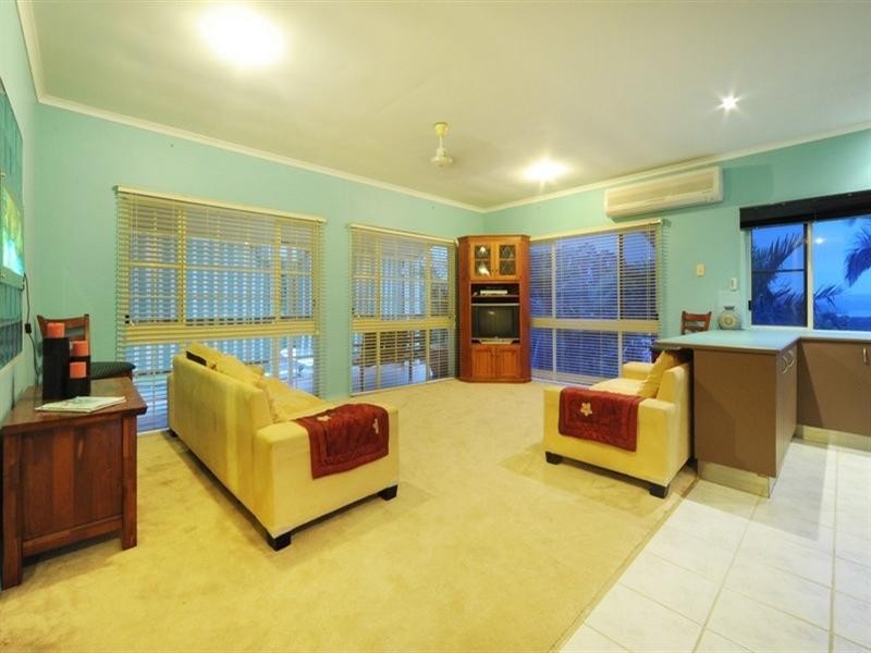 15 Daydream Court, Cannonvale QLD 4802