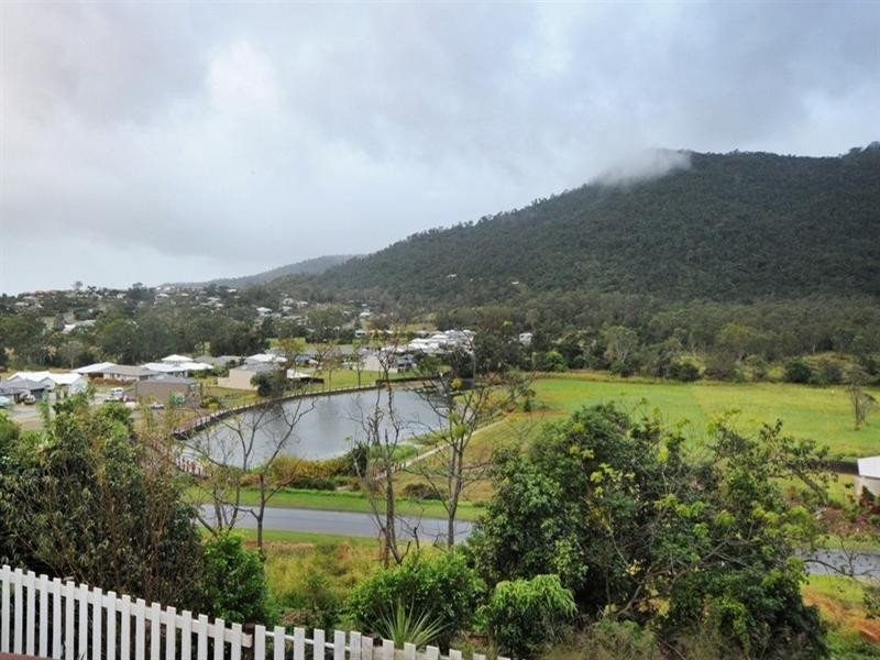 15 Daydream Court, Cannonvale QLD 4802