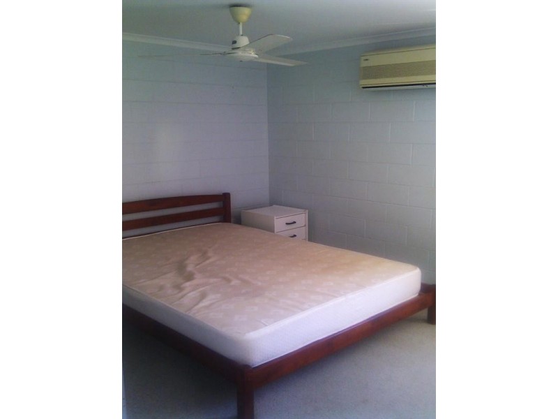 8/5 Eshelby Drive, Cannonvale QLD 4802