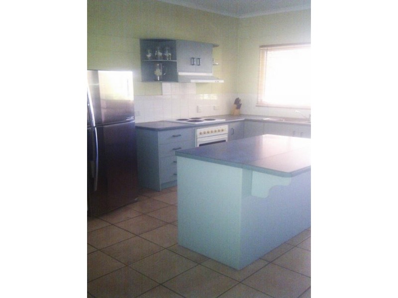 8/5 Eshelby Drive, Cannonvale QLD 4802