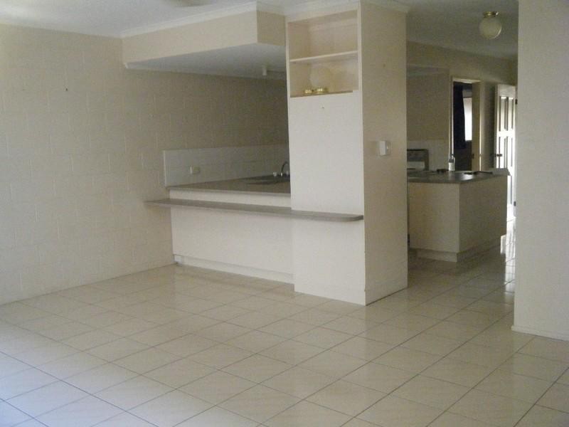 2/169 Shute Harbour Road, Cannonvale QLD 4802