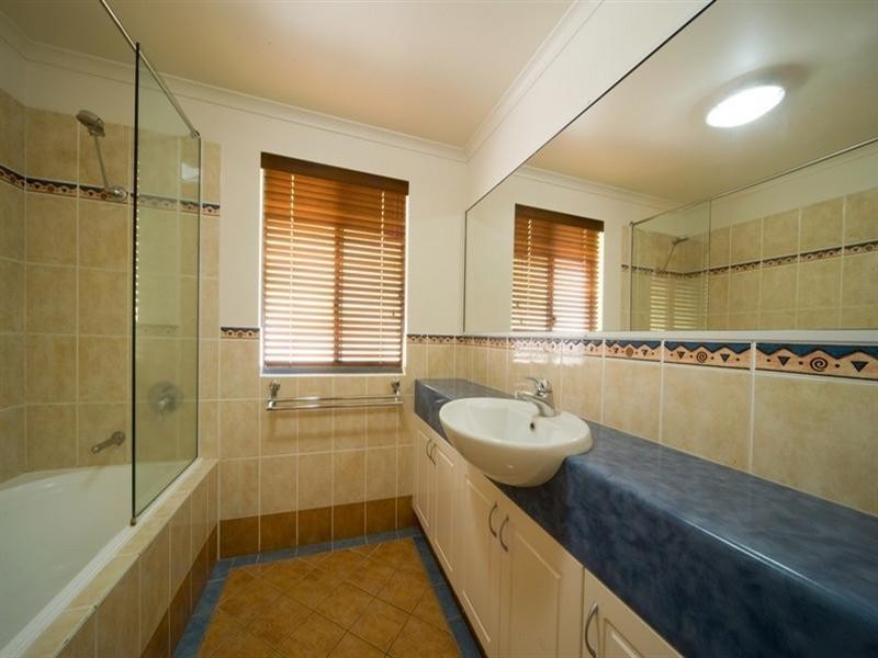 2/2 Nara Avenue, Airlie Beach QLD 4802
