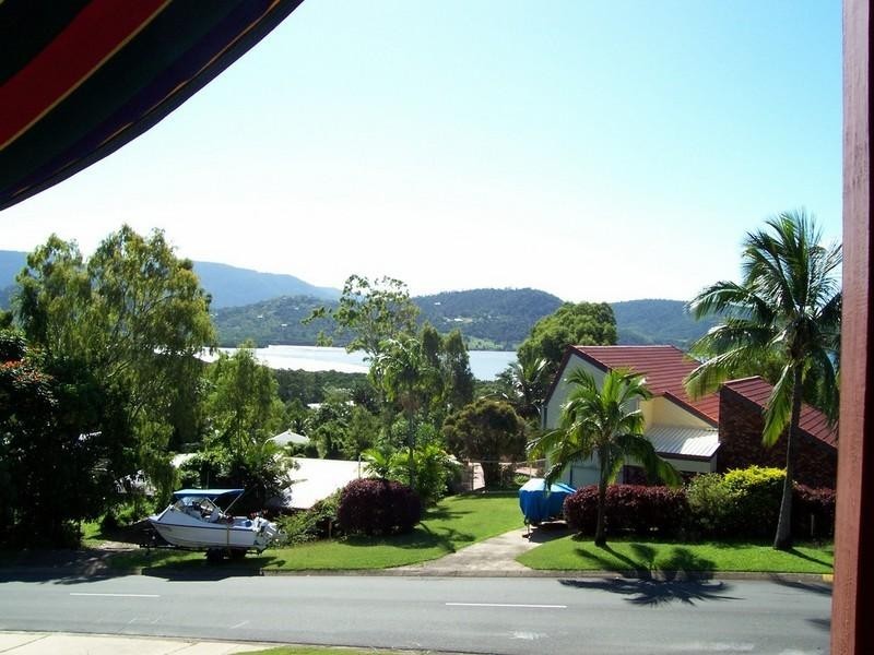 37 Manooka Drive, Cannonvale QLD 4802