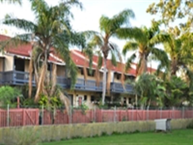 2/5 Pleasant Drive, Cannonvale QLD 4802